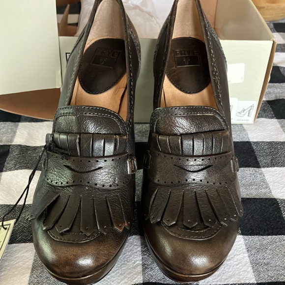 Frye Brown Leather Kiltie Loafers Flats - Picture 1 of 11
